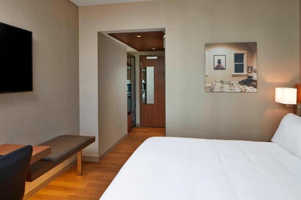 King Room - Hearing Accessible room - Image 2