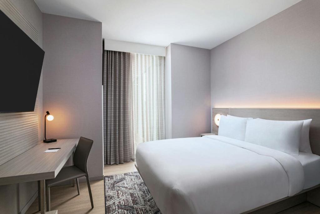 Deluxe Room with Two Double Beds room - Image 1
