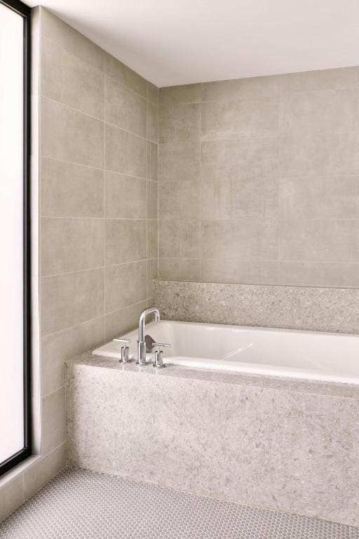 One-Bedroom Dark Sky Corner King Suite with Roll-In Shower - Mobility Accessible room - Image 3