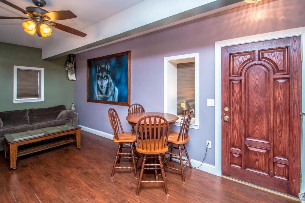 Wolf Den room - Image 1