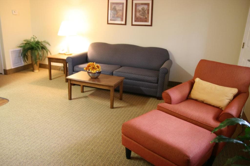 Queen Suite room - Image 1