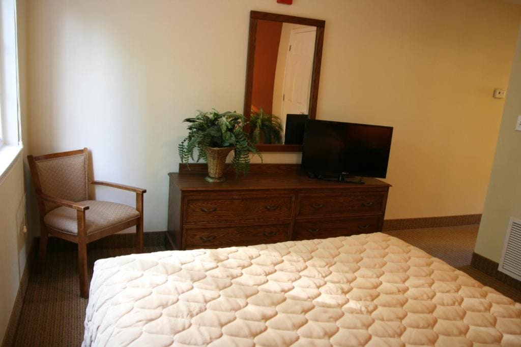 Queen Suite room - Image 3