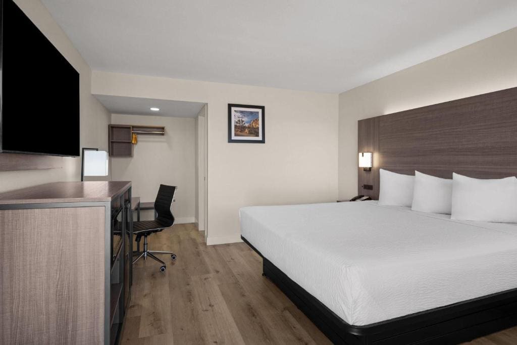 King Room - Non-Smoking room - Image 2