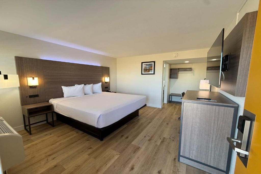 King Room - Non-Smoking room - Image 1