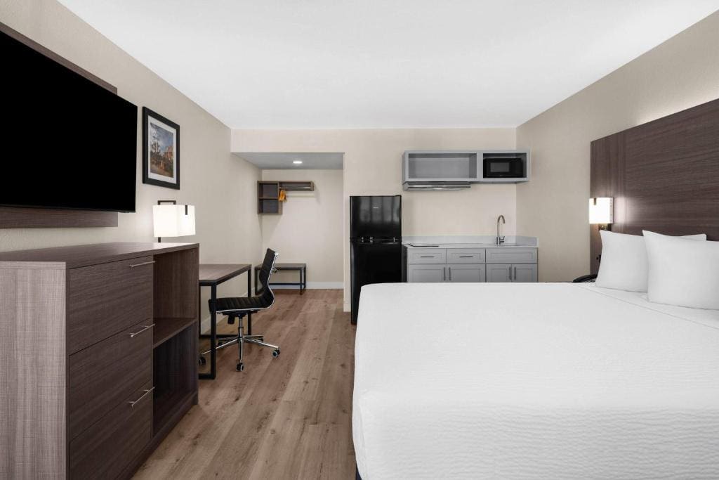 King Room with Kitchenette - Non-Smoking room - Image 2