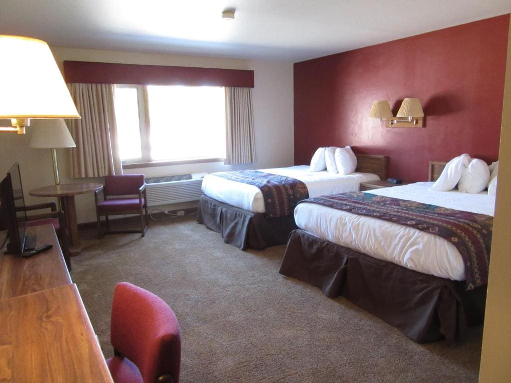 Double room with two Queens room - Image 1