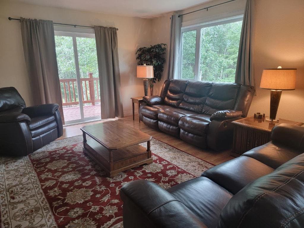Five-Bedroom House room - Image 1