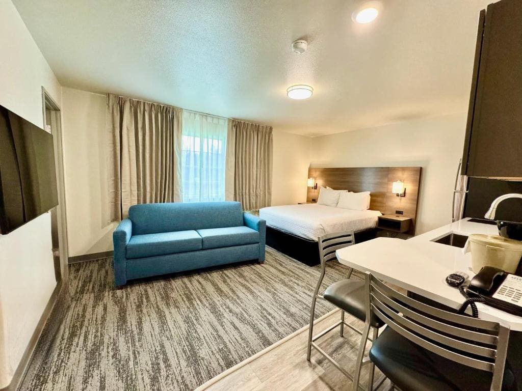 Queen Room with Sofa Bed room - Image 1