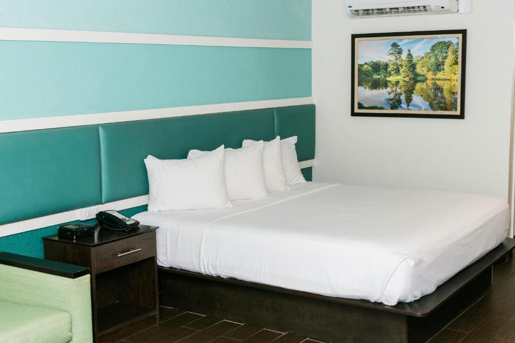 King Room - Non-Smoking room - Image 2