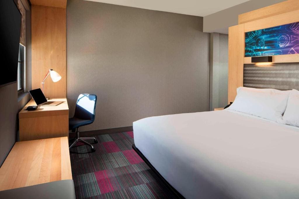 Aloft Guest Room, Guest room, 1 King room - Image 1