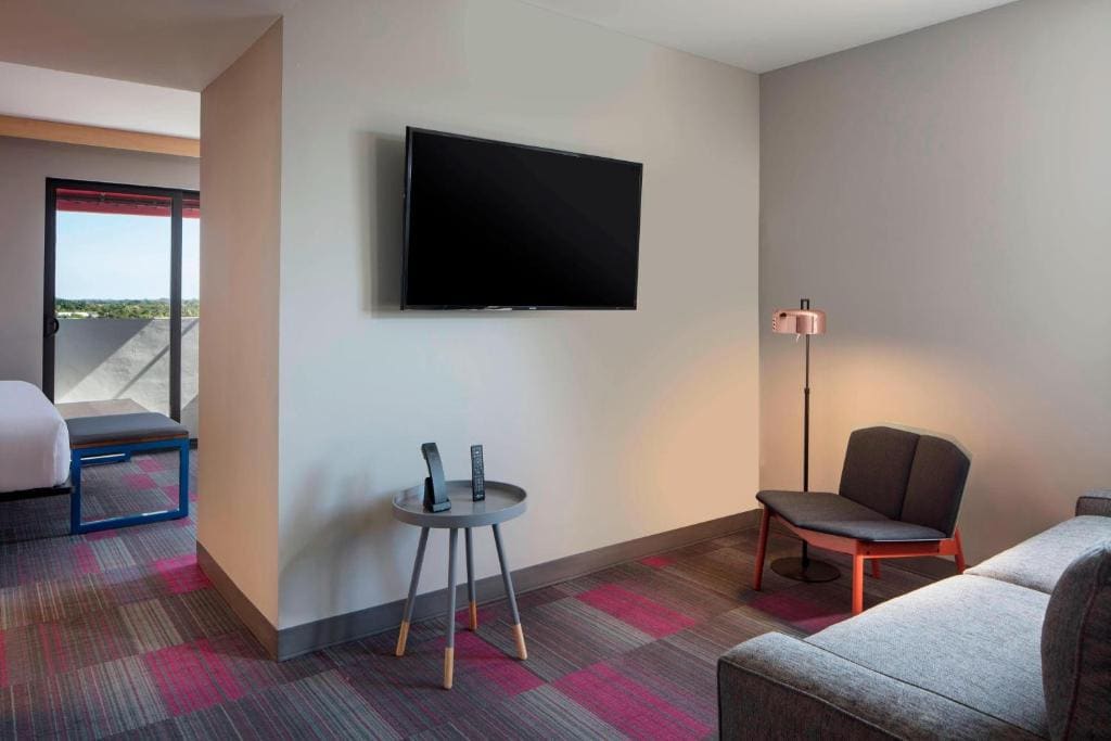 Suite, 1 King, Alternate bed: sofa bed, Corner room room - Image 1