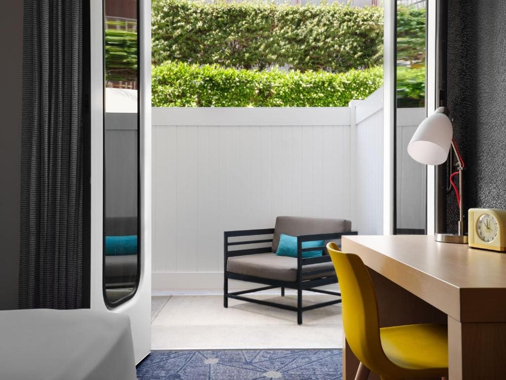 Breezy King, Larger Guest room, 1 King room - Image 2