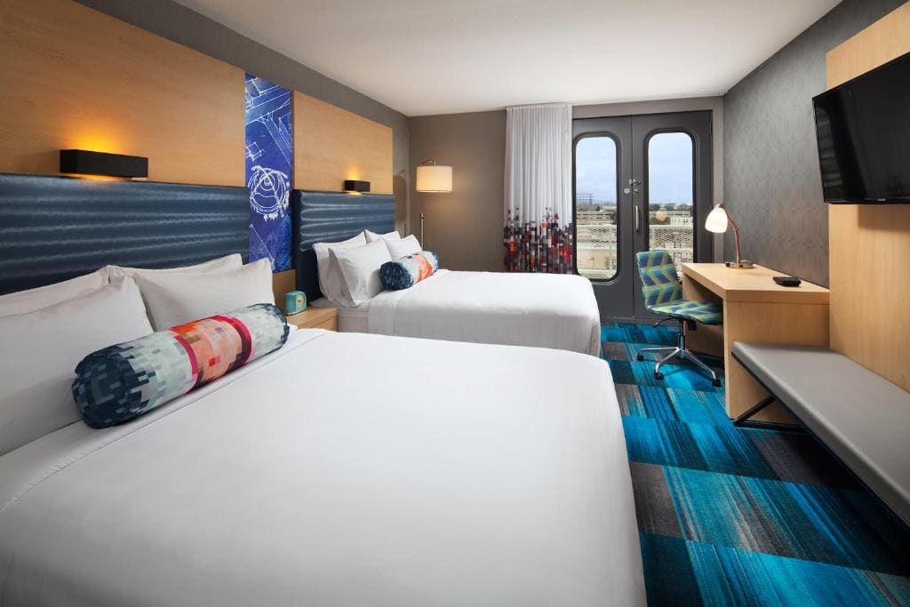 Aloft 2 Queens room - Image 1
