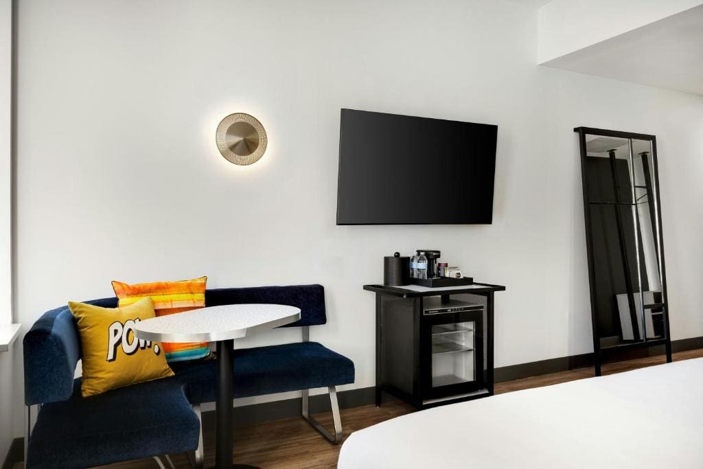 King Room - Hearing Accessible room - Image 3