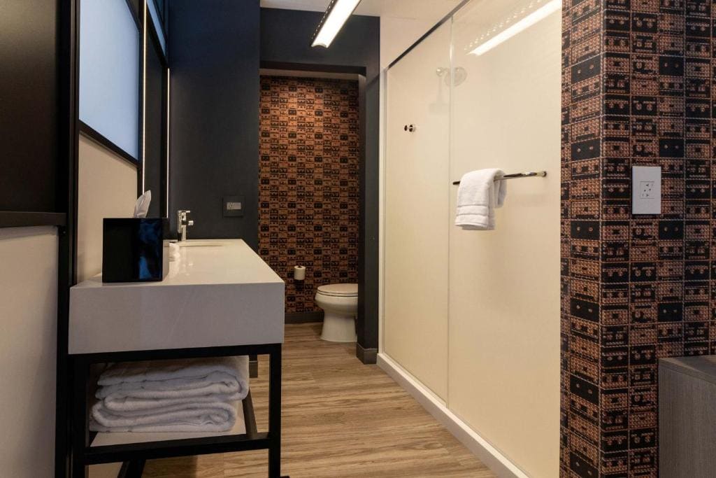 Aloft, Guest room, 2 Queen room - Image 3