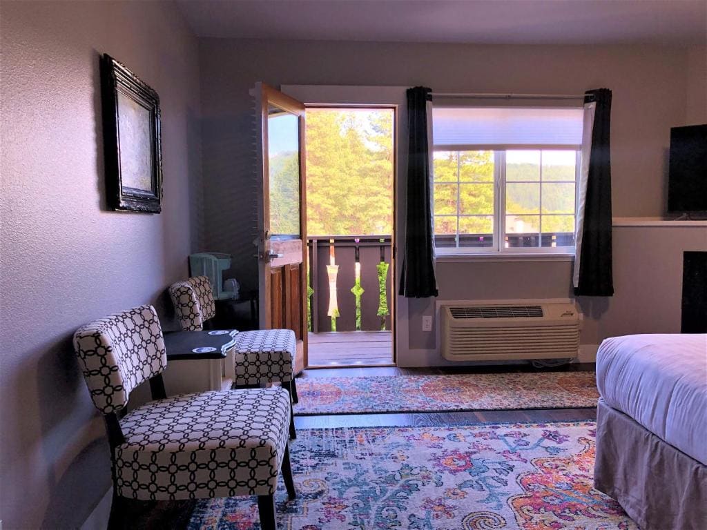 Deluxe Fireplace King Balcony room - Image 1