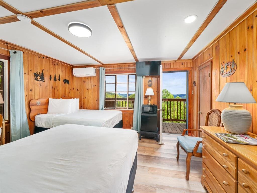 Double Room with Balcony room - Image 3