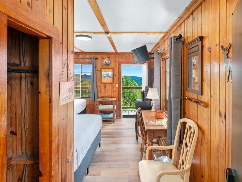 Double Room with Mountain View room - Image 3