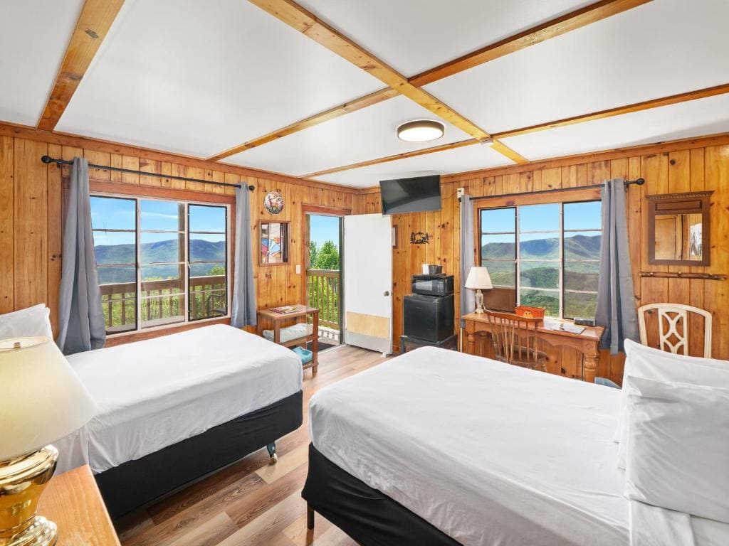 Double Room with Mountain View room - Image 2