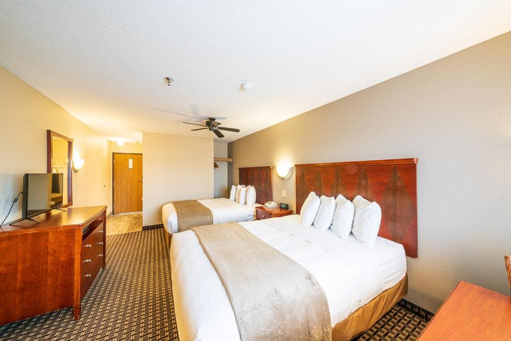 Queen Room with Two Queen Beds room - Image 1