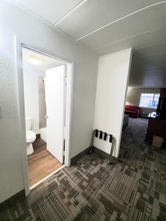 Queen Room with Two Queen Beds-Non-Smoking room - Image 3