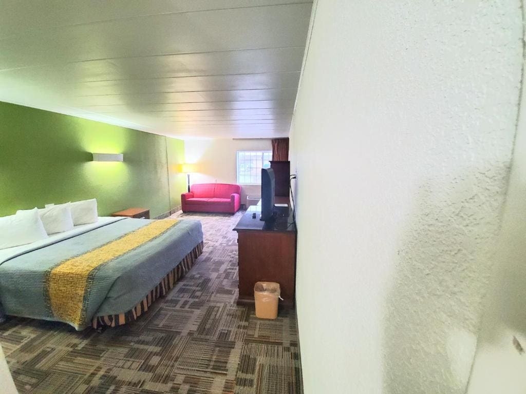 King Room - Disability Access-Non Smoking room - Image 3