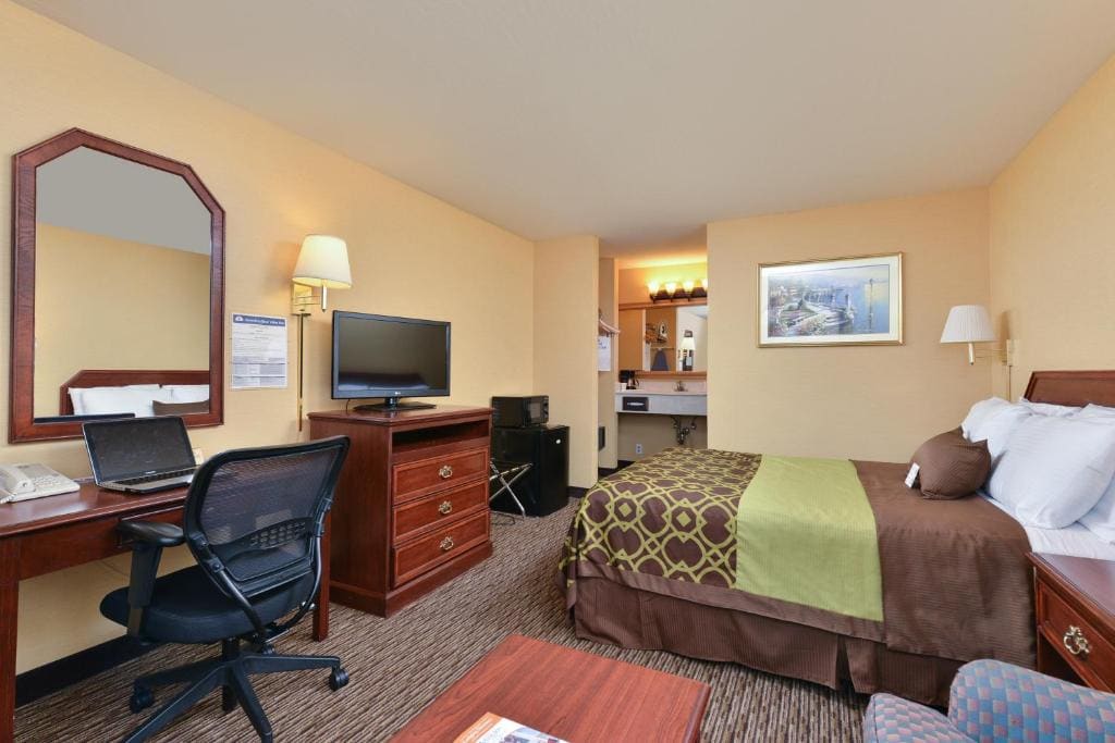 Queen Room - Non-Smoking room - Image 2