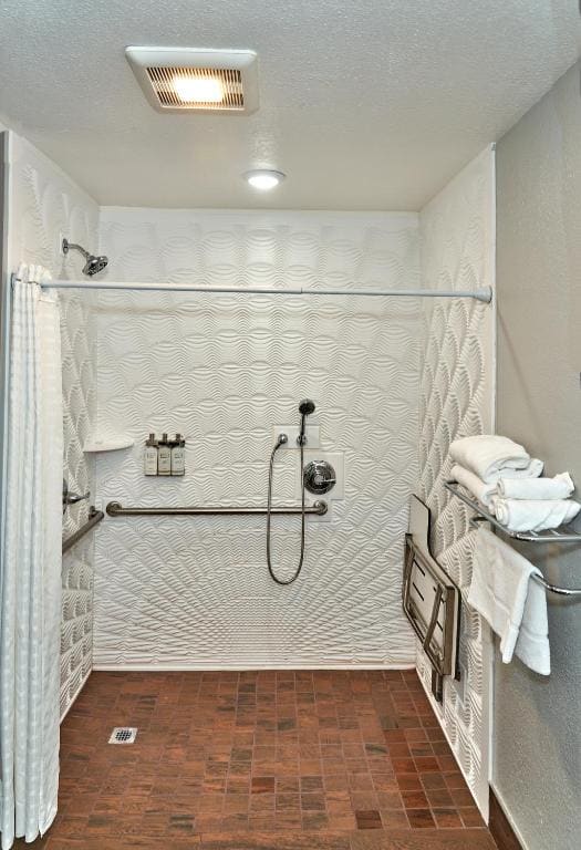 King Room with Roll-In Shower - Disability Access room - Image 2