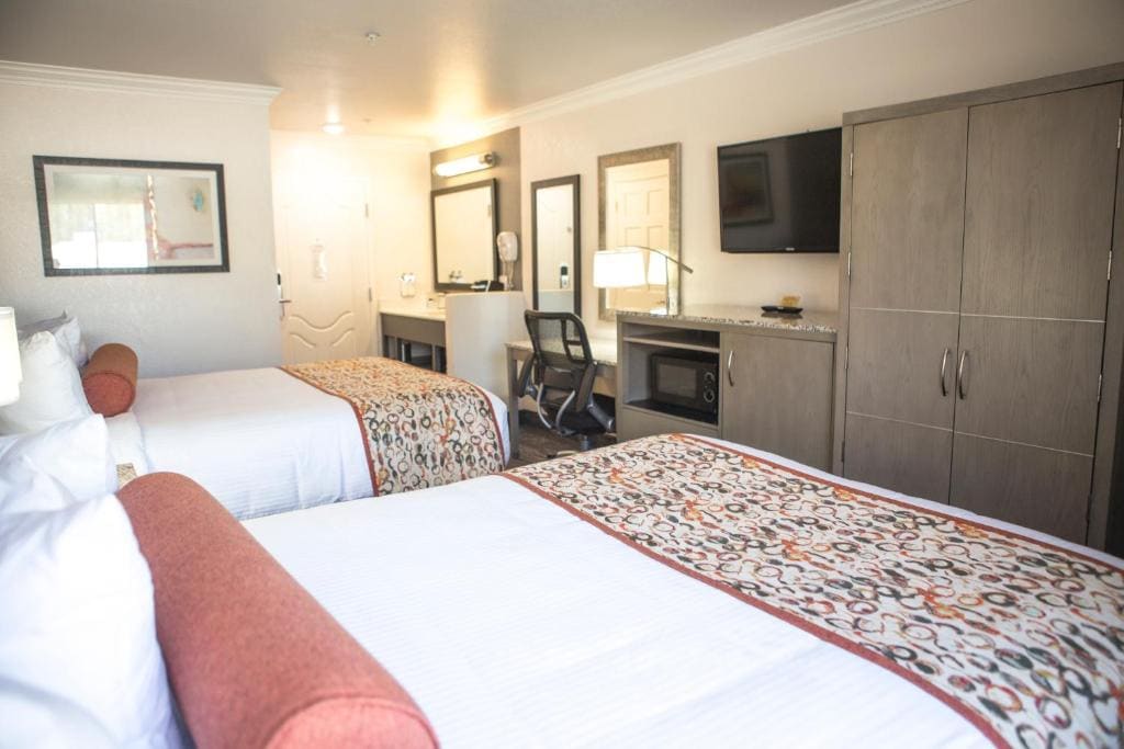 2 Queen Beds Non Smoking room - Image 2