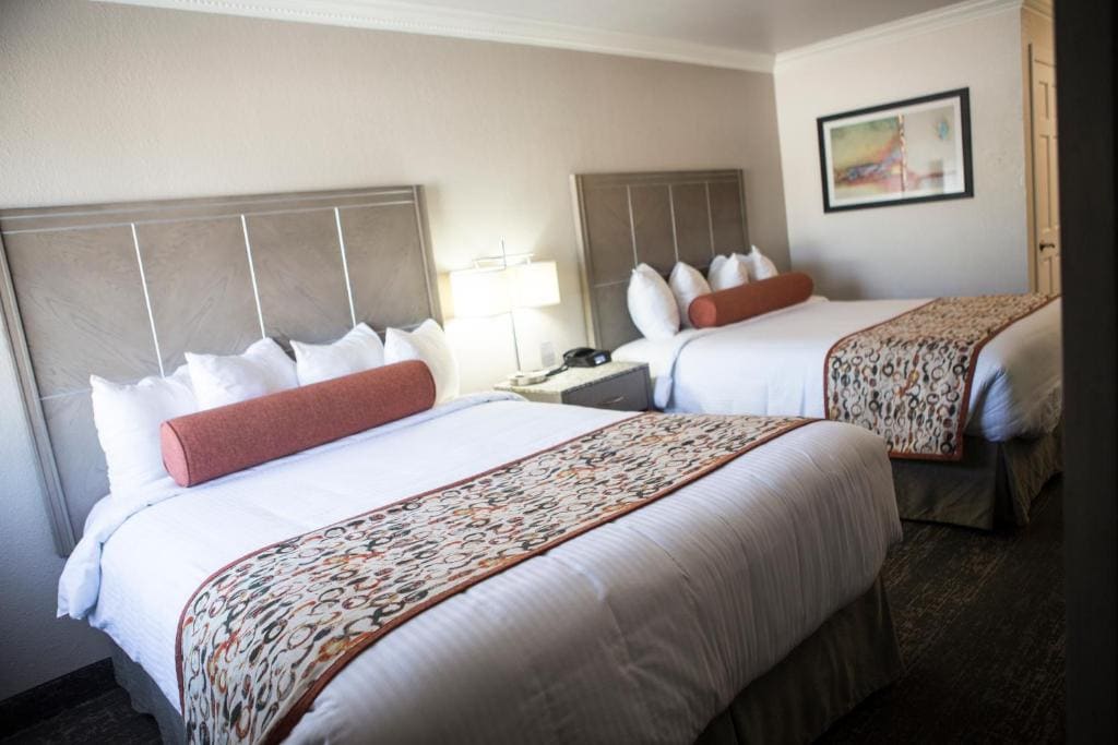 1 King Bed Non Smoking room - Image 1