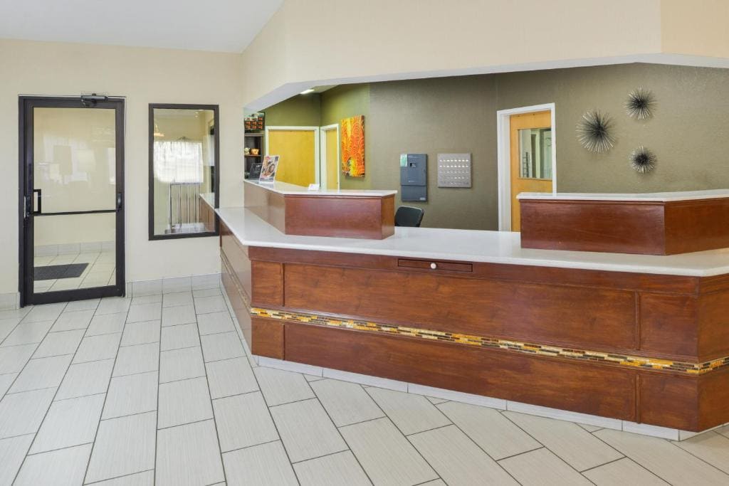 King Suite room - Image 2