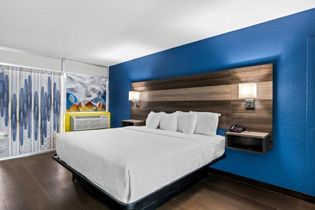 King Suite - Non Smoking room - Image 1