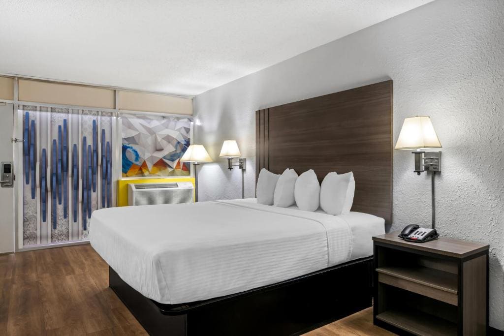 Efficiency King Room - Non Smoking room - Image 1