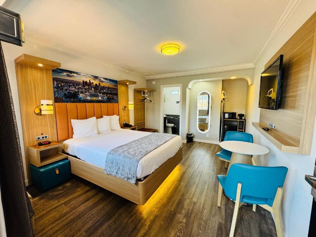 Deluxe Family Room room - Image 1