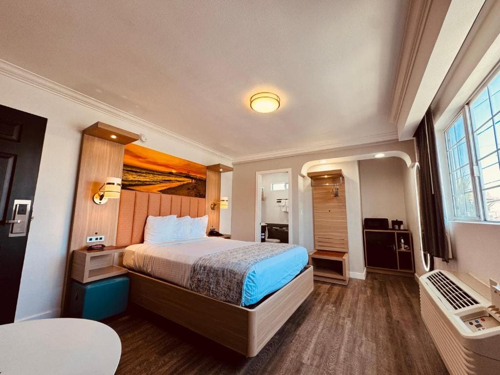 Deluxe Family Room room - Image 2