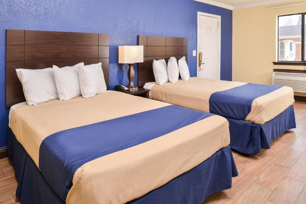 Queen Beds Non-Smoking room - Image 2