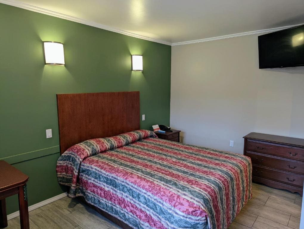 Deluxe King Room room - Image 2