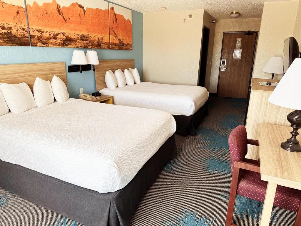 Queen Room with Two Queen Beds - Non-Smoking room - Image 1