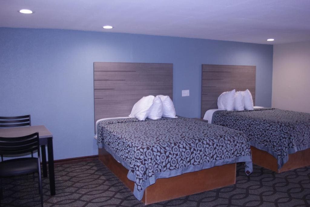 Queen Room with Two Queen Beds with Kitchen room - Image 2