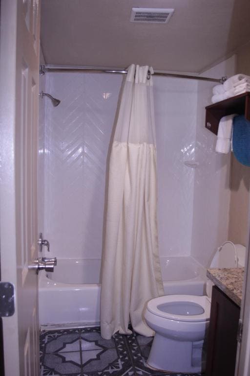 Room with Two Double Beds room - Image 3