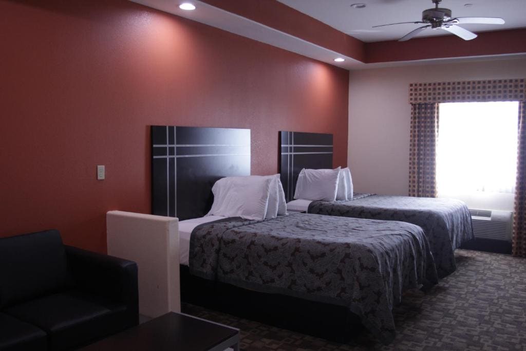 Queen Suite room - Image 3