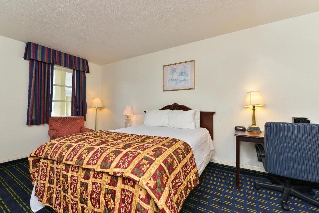 Queen Room - Non-Smoking room - Image 2