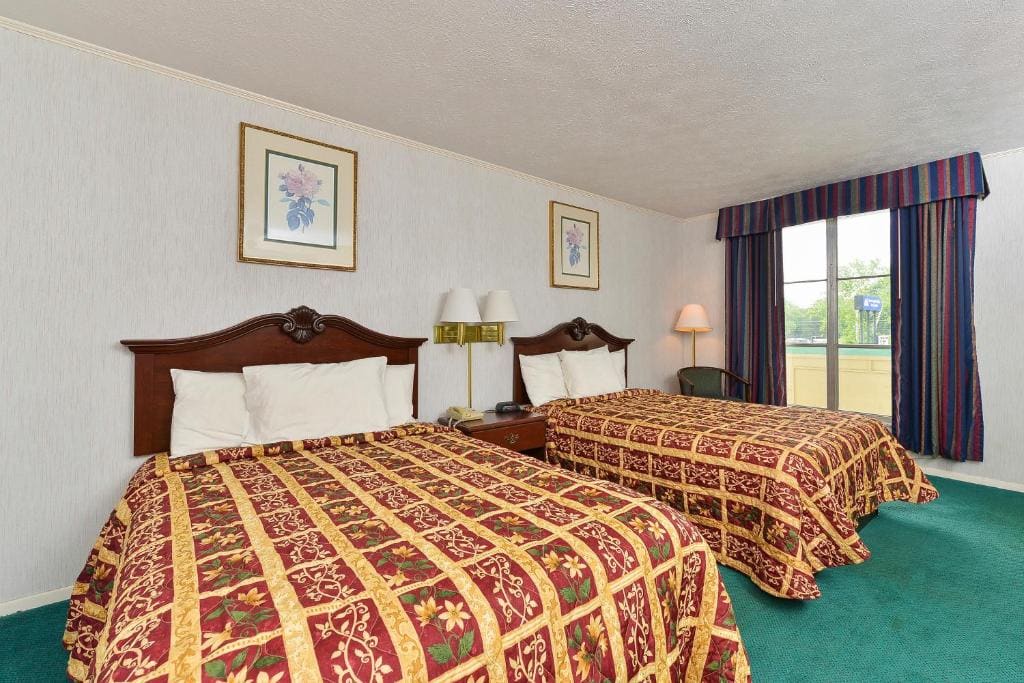 Double Room with Two Double Beds - Smoking room - Image 1