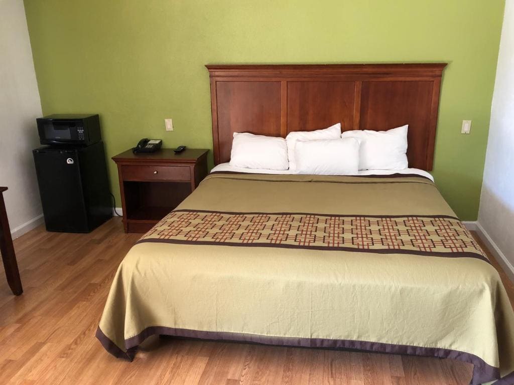 King Room - Non-Smoking room - Image 3
