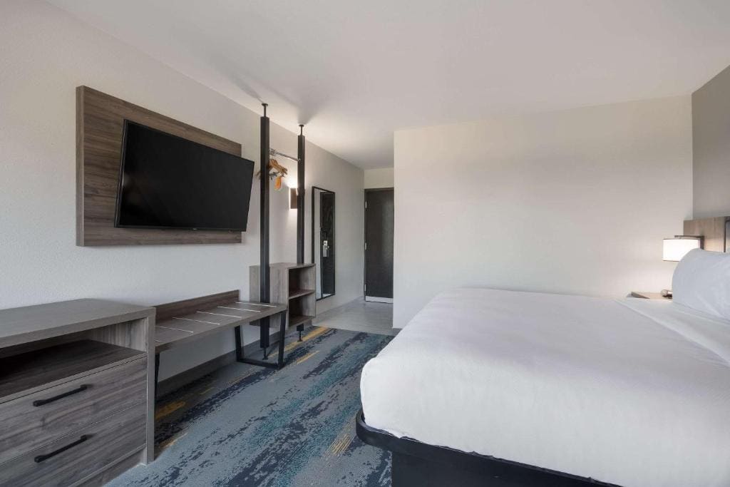 Superior King Room - Non Smoking room - Image 3