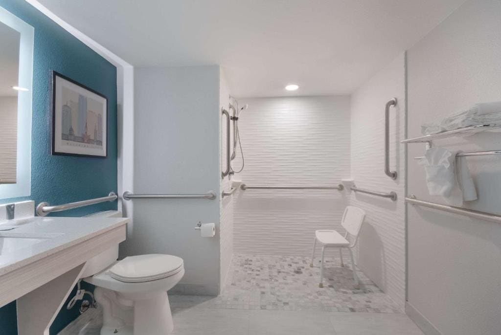 King Room - Accessible/Non Smoking room - Image 3