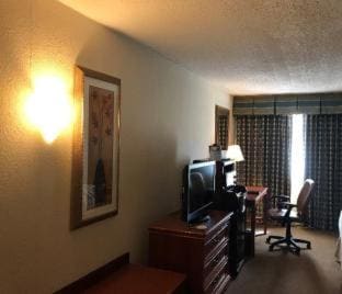 King Suite - Non Smoking/No Pets room - Image 3