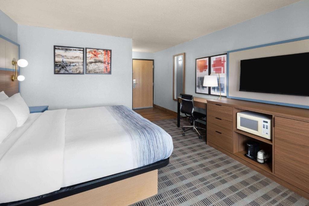 King Room - Non-Smoking room - Image 2