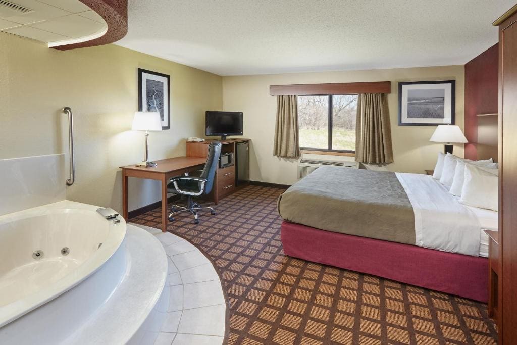 King Studio Suite - Non-Smoking room - Image 1