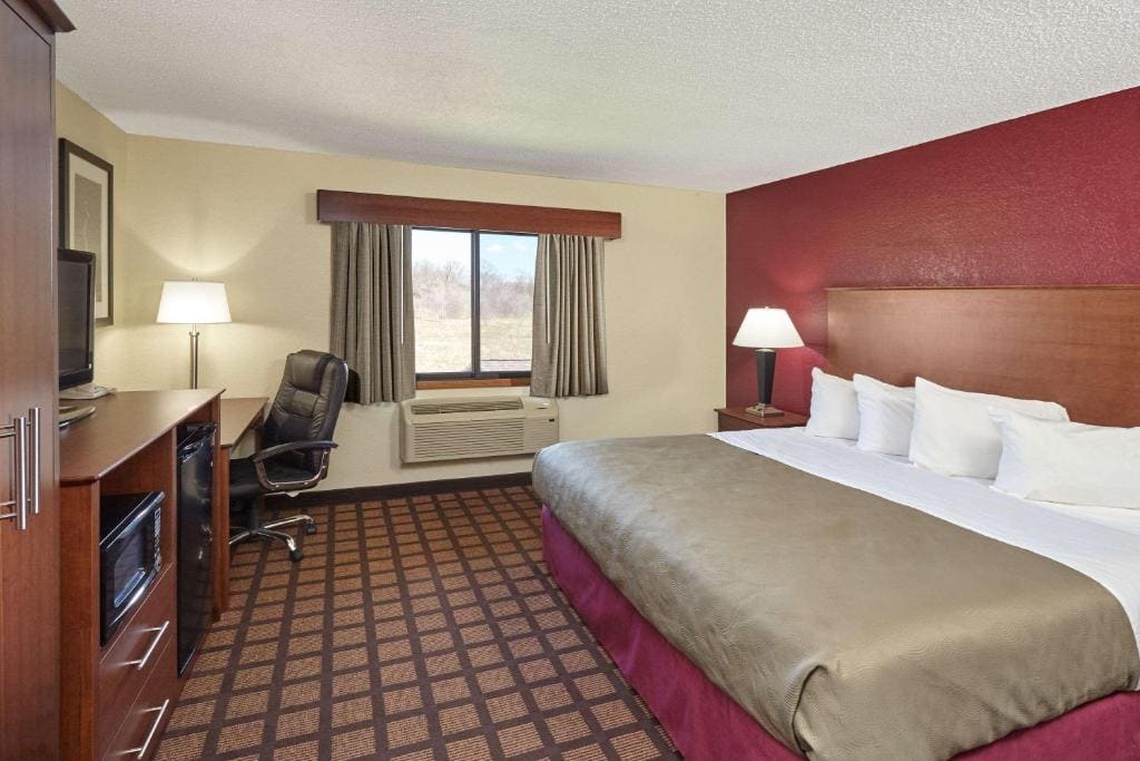 King Room - Non-Smoking room - Image 2